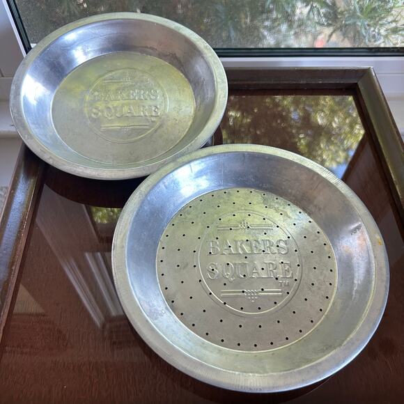 Vintage Bakers Square Pie Pans – Set of 2 – 9” Aluminum, 1 Solid & 1 Perforated - Picture 3 of 8